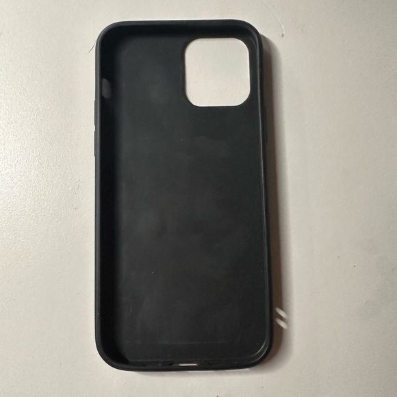 SCROLL - 5 different iphone 12 pro phone cases! 🥰 - Picture 2 of 10